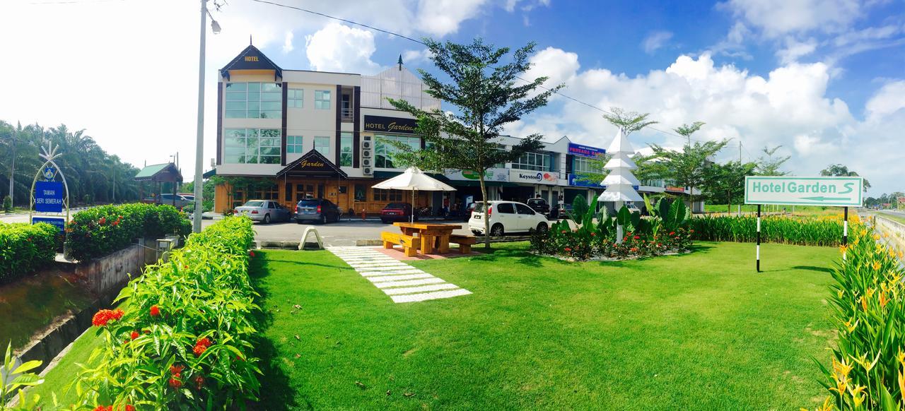Semerah Garden Hotel Pontian Kecil Esterno foto